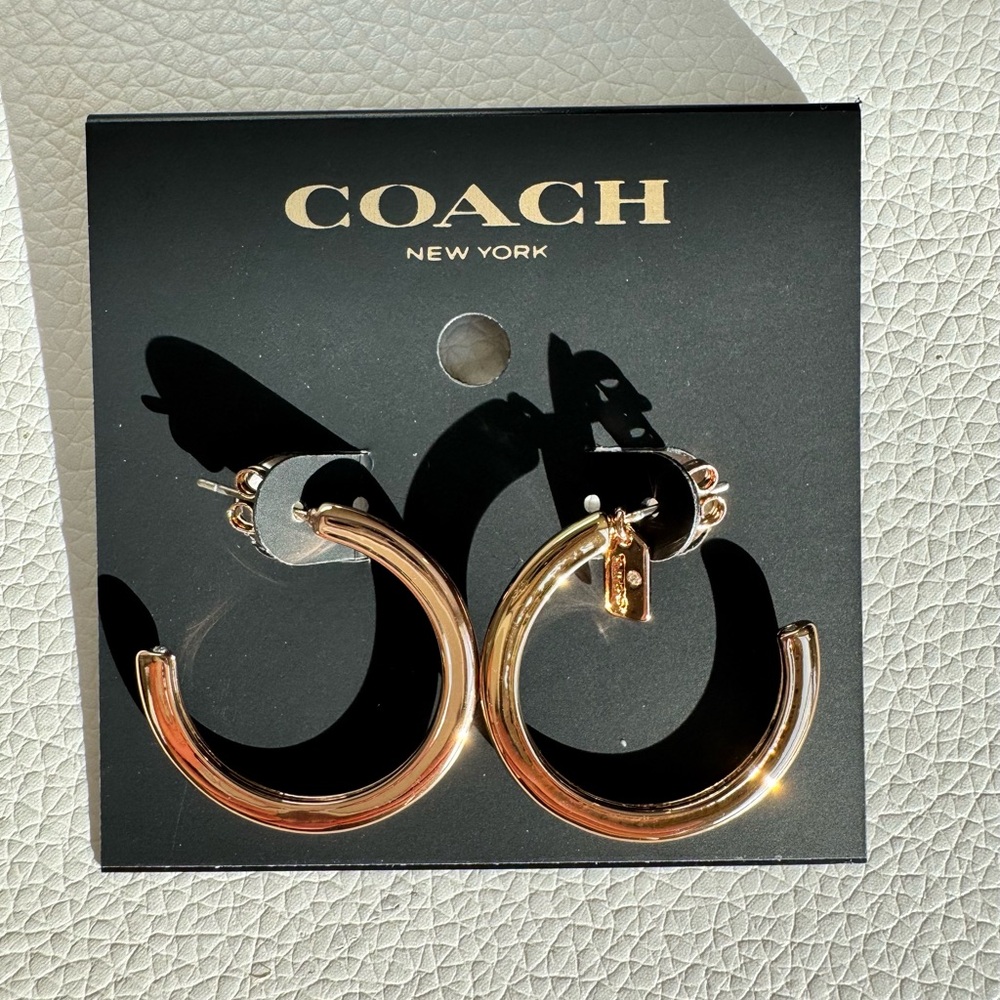 🆕 Coach Medium C Hoops Earrings Rose Gold Tone New With Tags ✨